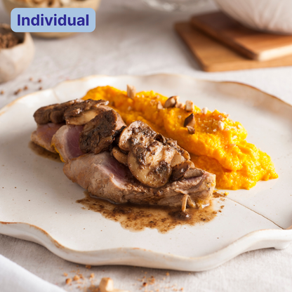 Solomillo de cerdo con salsa de setas y puré de zanahoria y castañas de cajú